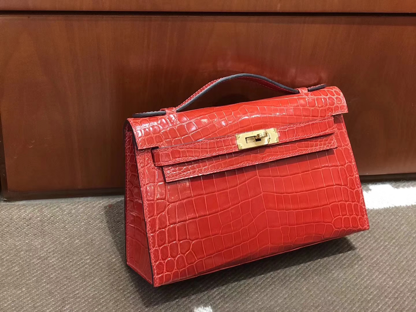 HERMES 爱马仕 Mini Kelly 22cm 手拎包  S5 番茄红 Rouge Tomate  鳄鱼皮