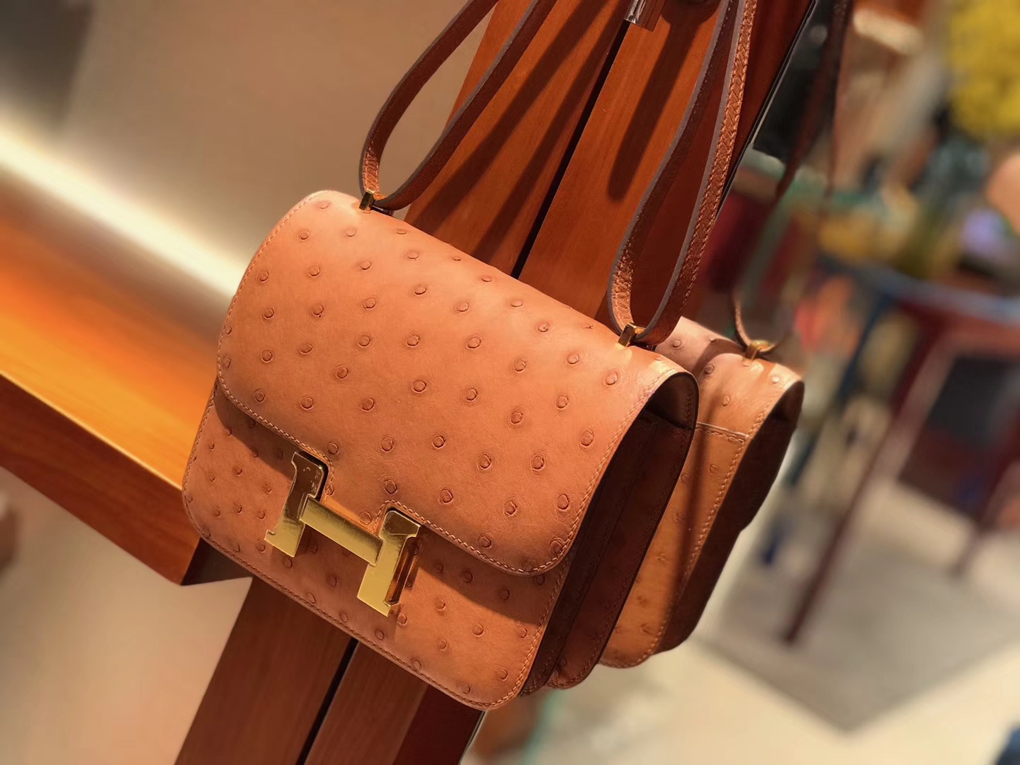 HERMES 爱马仕 Constance 18cm 鸵鸟皮 焦糖色
