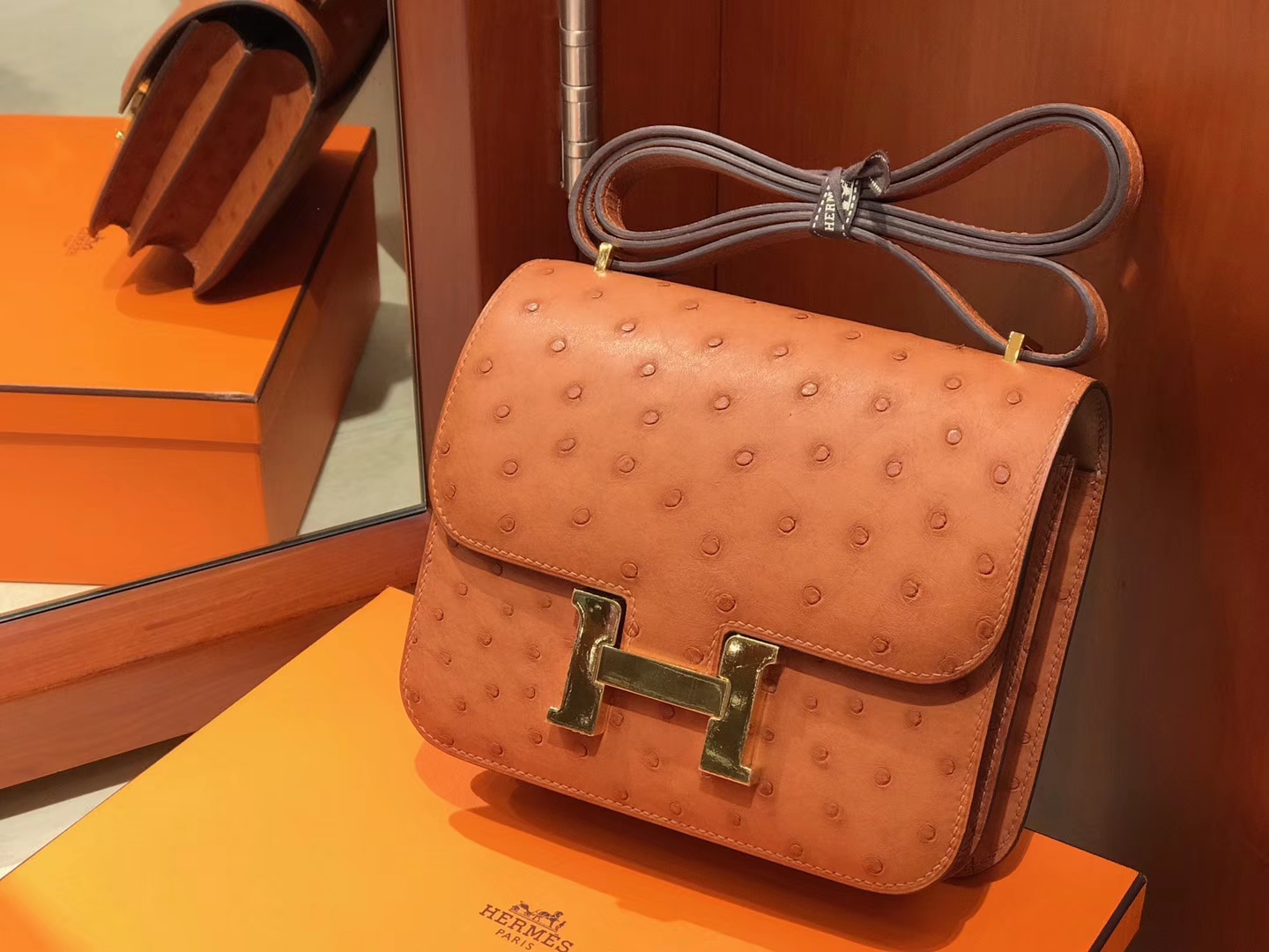 HERMES 爱马仕 Constance 18cm 鸵鸟皮 焦糖色