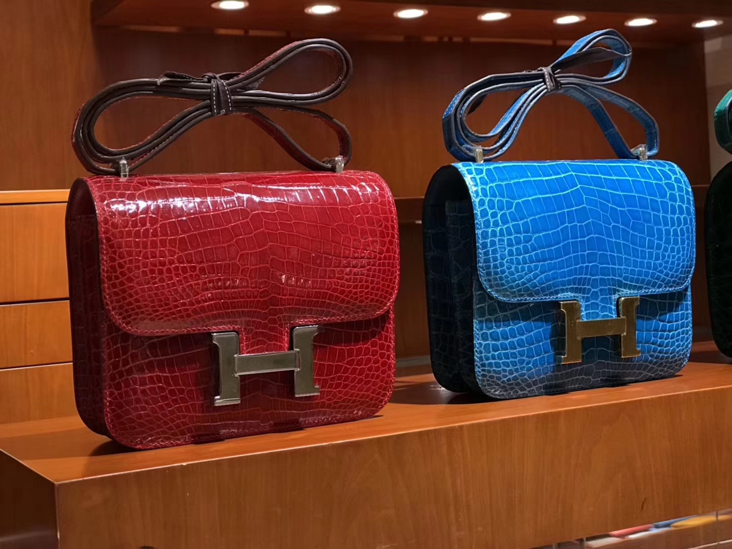 HERMES 爱马仕 Constance 19CM 鳄鱼皮 翡翠绿 天空蓝 番茄红 焦糖色