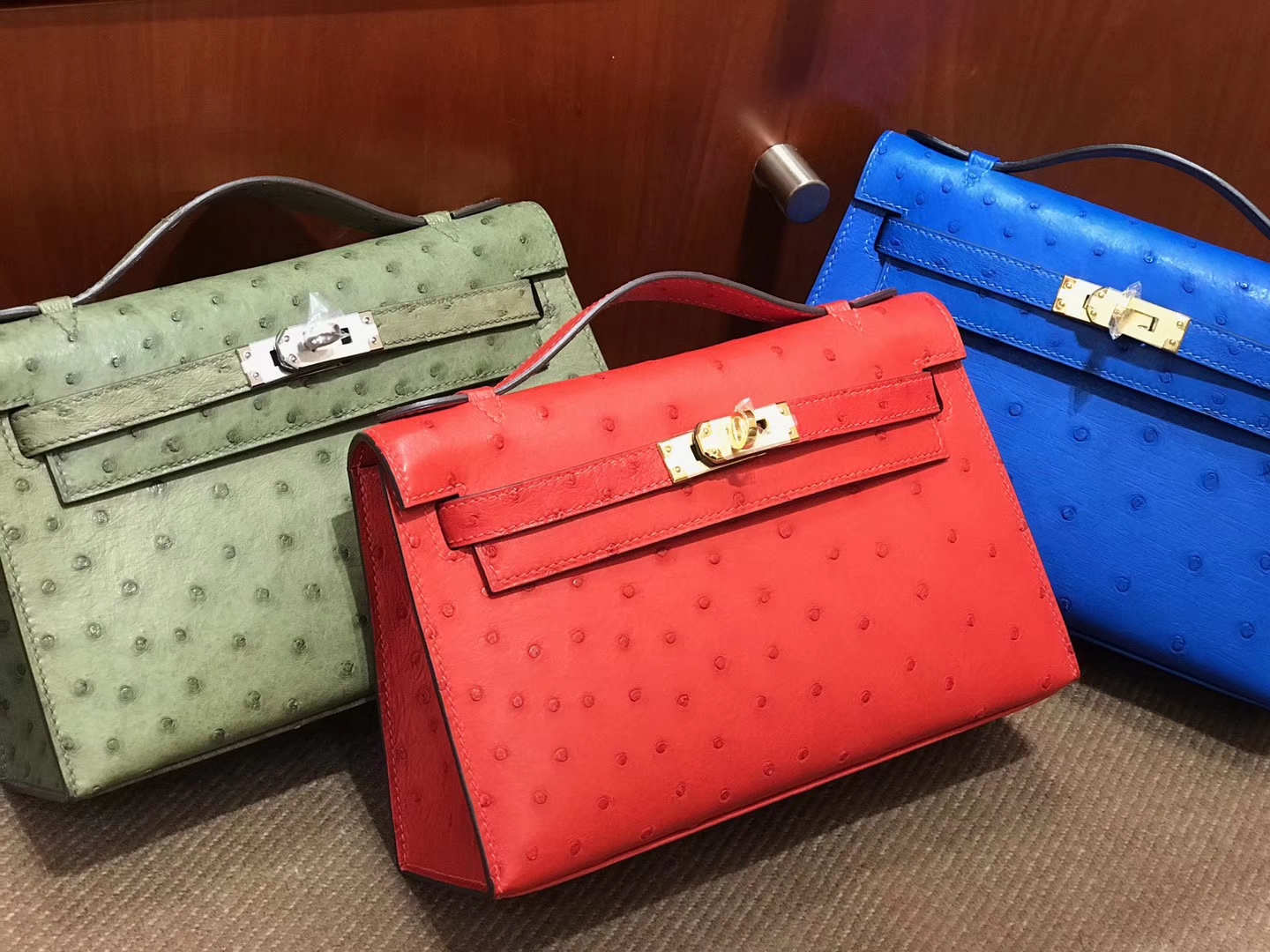 HERMES 爱马仕 Mini Kelly 22cm 鸵鸟皮 中国红金扣 现货一个