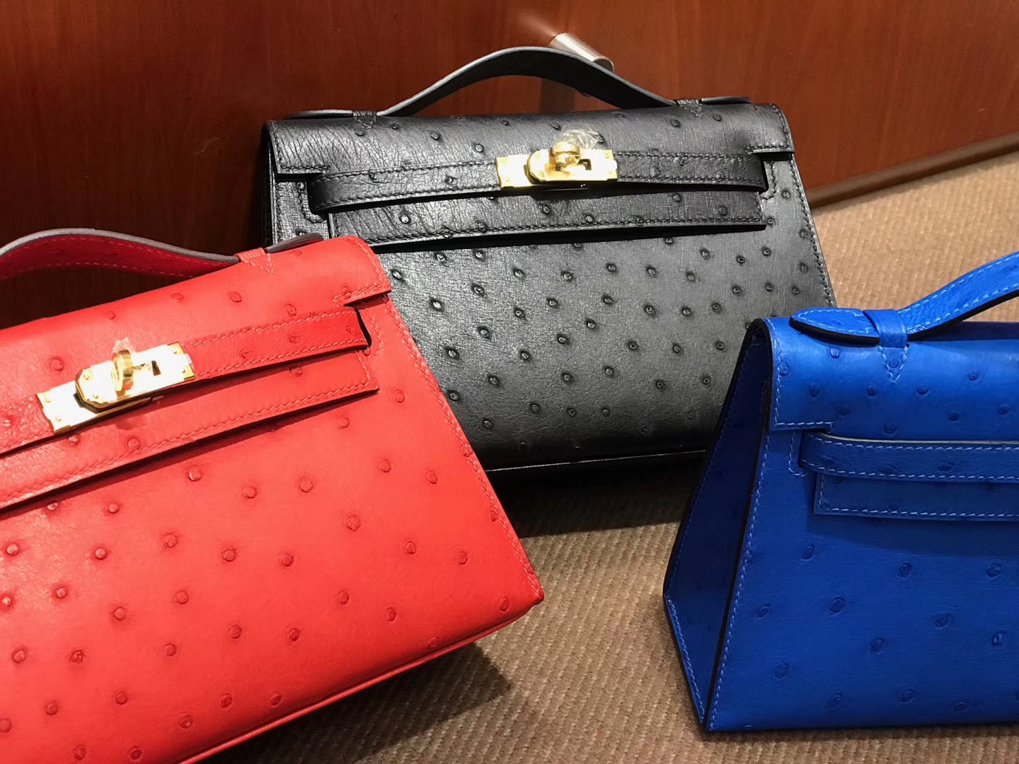 HERMES 爱马仕 Mini Kelly 22cm 鸵鸟皮 黑色金扣 现货一个