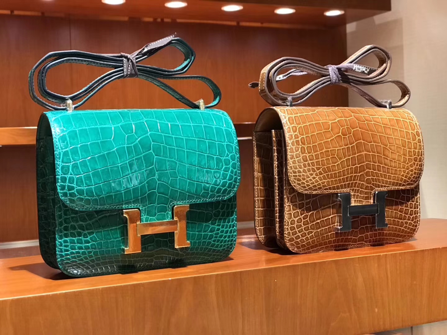 HERMES 爱马仕 Constance 19CM 鳄鱼皮 翡翠绿 天空蓝 番茄红 焦糖色