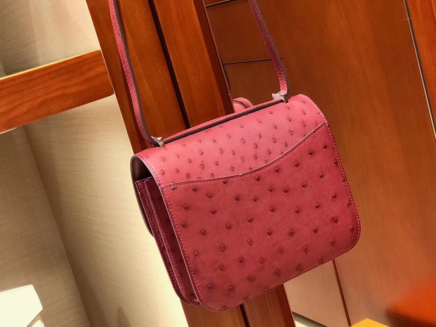 HERMES 爱马仕 Constance 18cm 鸵鸟皮 酒红色