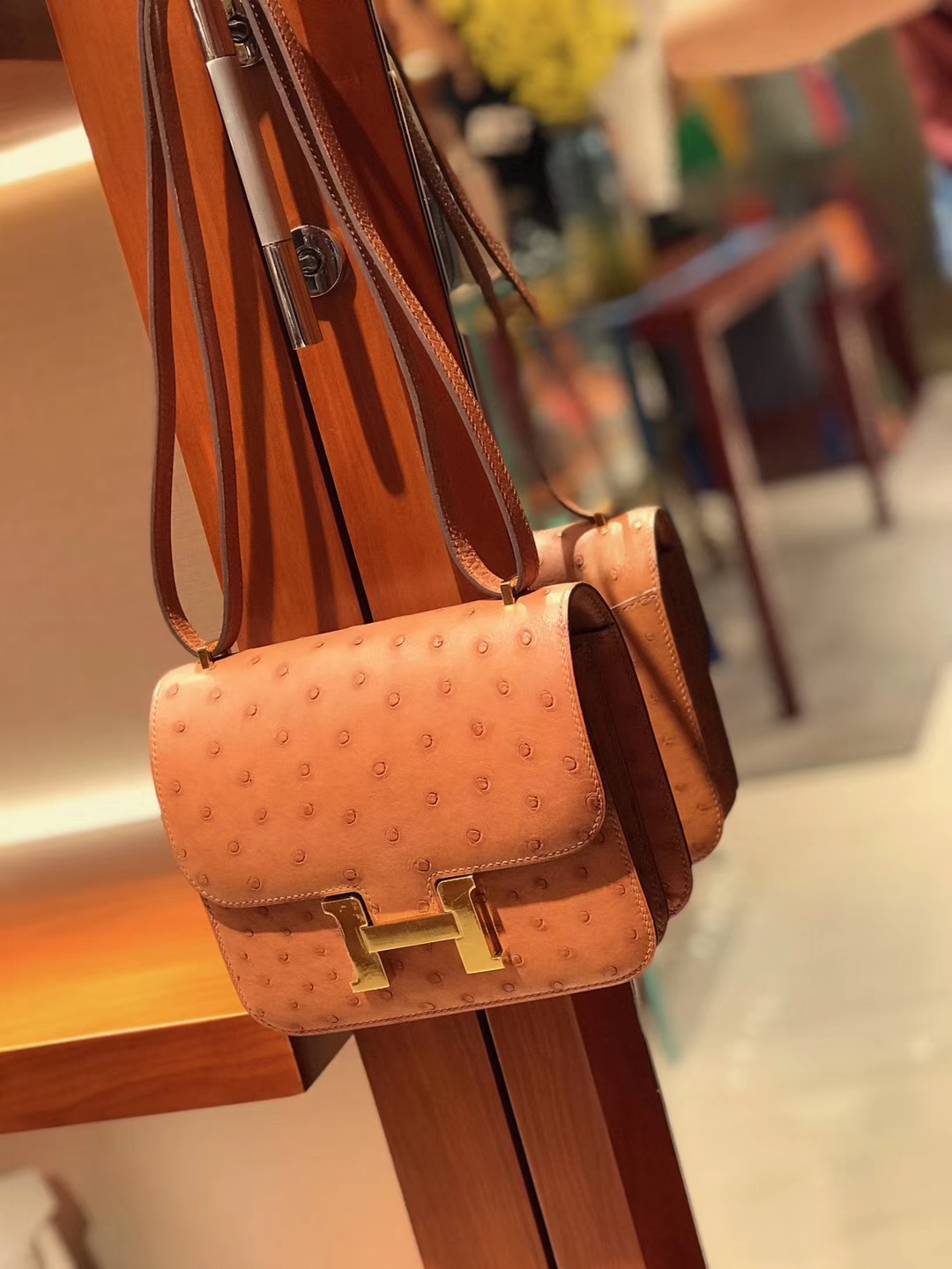 HERMES 爱马仕 Constance 18cm 鸵鸟皮 焦糖色