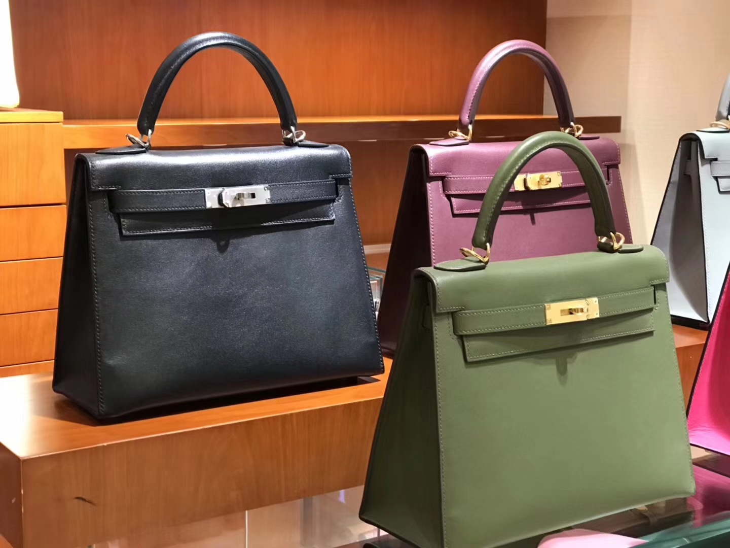 HERMES 爱马仕 凯莉包 Kelly 25cm 28cm 黑色/紫红/橄榄绿/纯白/唇膏粉/奶昔白 box皮 配全套专柜原版包装