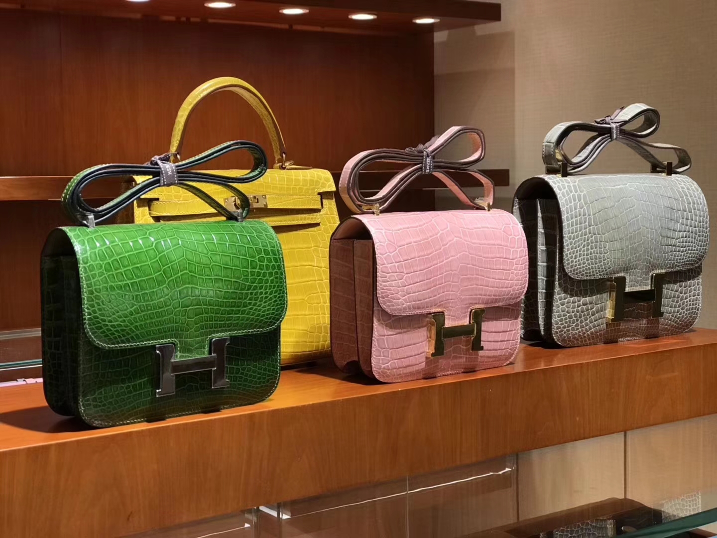 HERMES 爱马仕 Constance 19CM 黑色/焦糖色/奶昔粉/斑鸠灰/草绿/翡翠绿/祖母绿/天空蓝/番茄红/大象灰