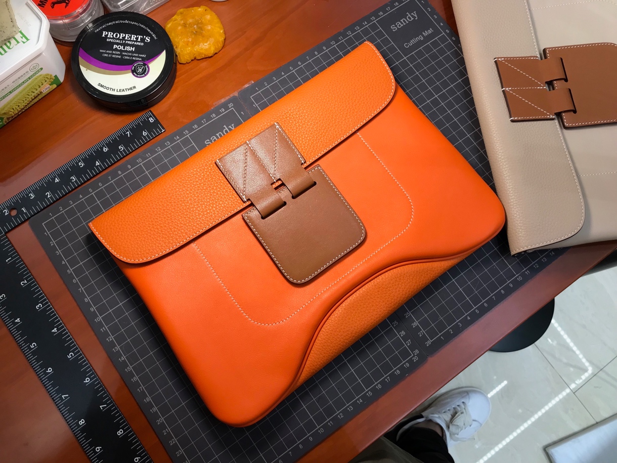 HERMES 爱马仕 Virevolte手包 尺寸35x23x3 经典橙色