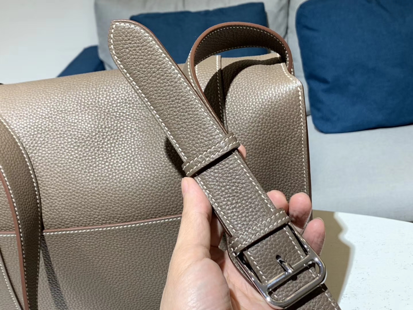 HERMES 爱马仕 斜挎邮差包 Clemence皮 灰色 尺寸：33×27×10