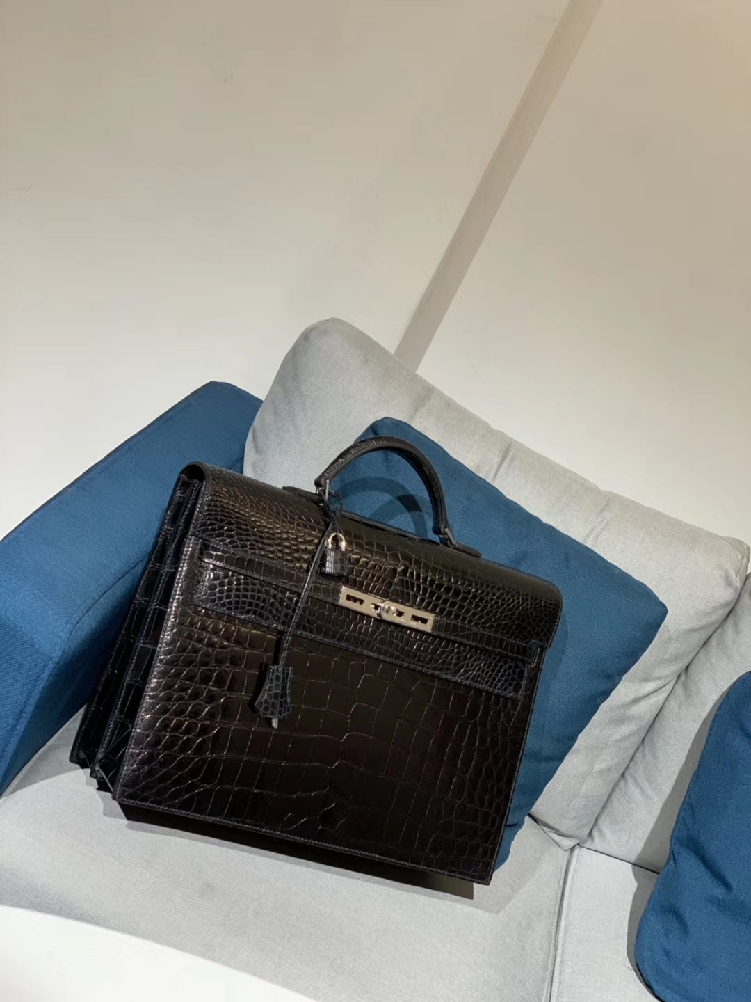 HERMES 爱马仕 神级别的亮光鳄鱼皮黑色 凯利公文包 价格小贵 可遇不可求