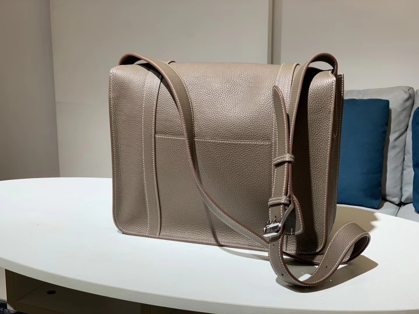 HERMES 爱马仕 斜挎邮差包 Clemence皮 灰色 尺寸：33×27×10