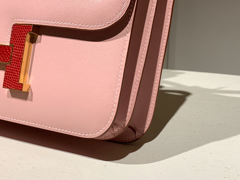 HERMES 爱马仕 空姐包 Constance 18cm 24cm  奶昔粉 蜥蜴扣