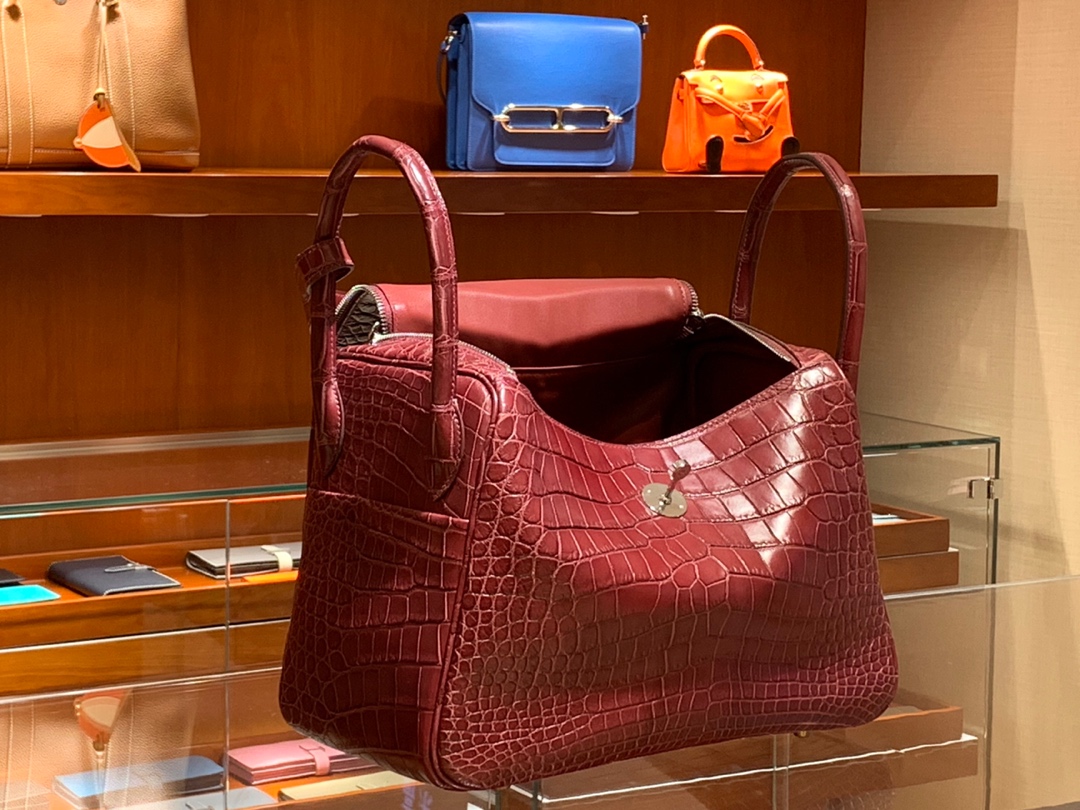 HERMES 爱马仕 Lindy 30cm 哑光鳄鱼皮 酒红色 现货