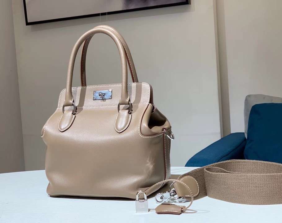 HERMES 爱马仕 专柜新款 Toolbox Swift 牛奶盒 20cm