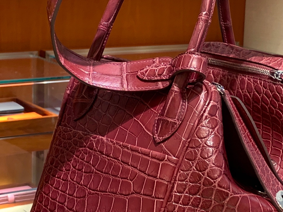 HERMES 爱马仕 Lindy 30cm 哑光鳄鱼皮 酒红色 现货