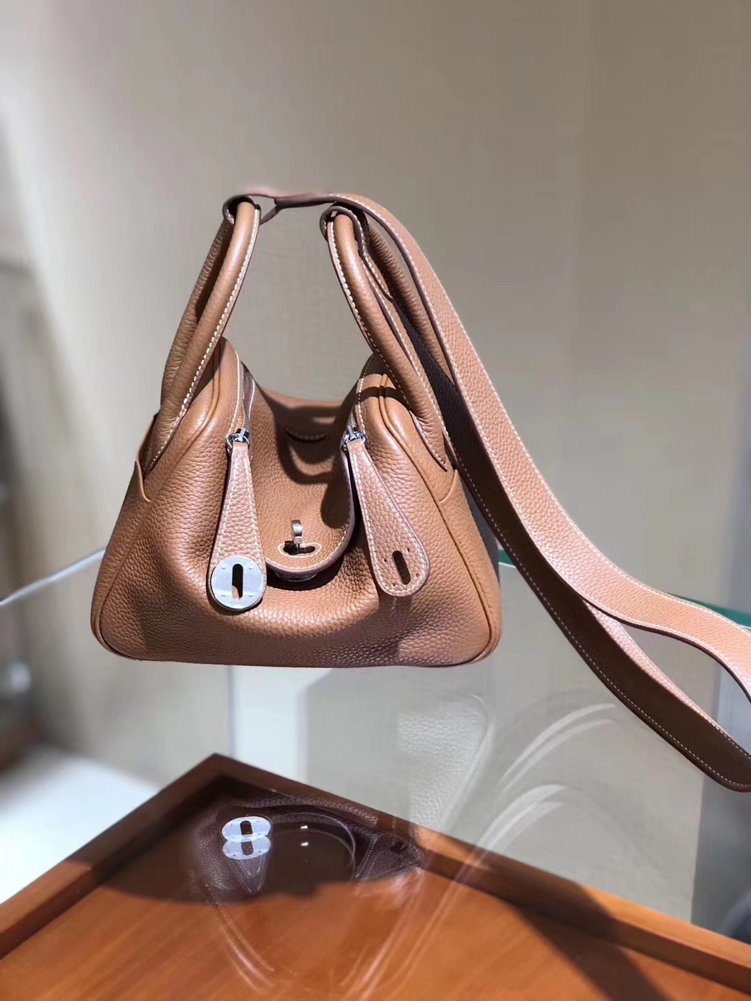 HERMES 爱马仕 Lindy Clemence皮 20cm 金棕色