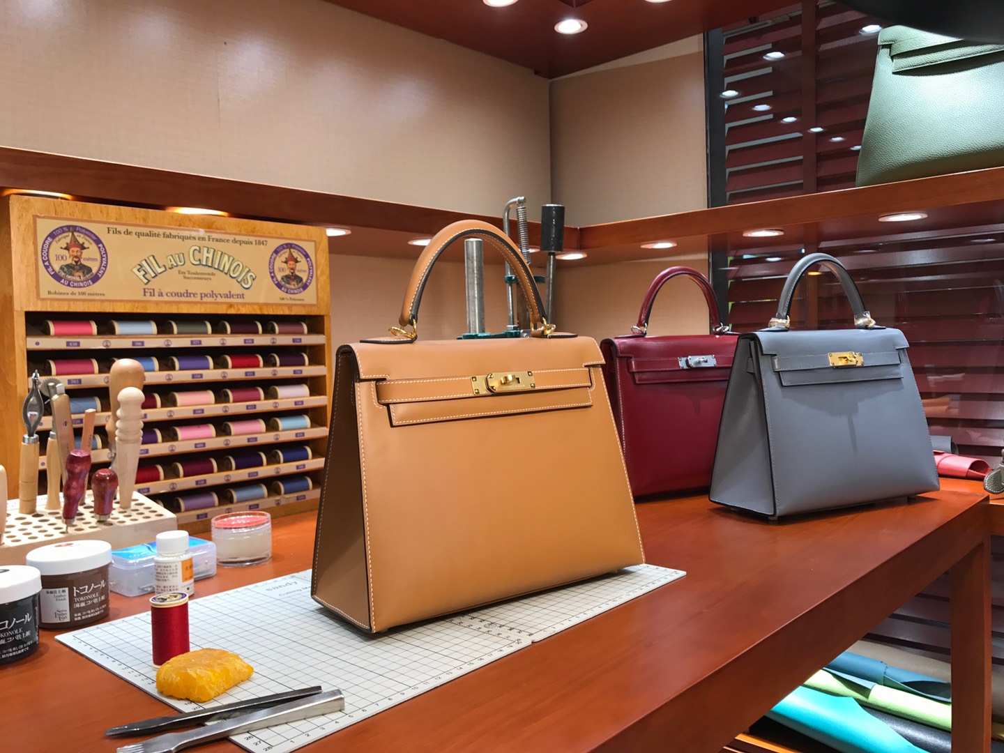 HERMES 爱马仕 Kelly 28CM 现货系列 配全套专柜原版包装 CK37 金棕色 Gold 金扣