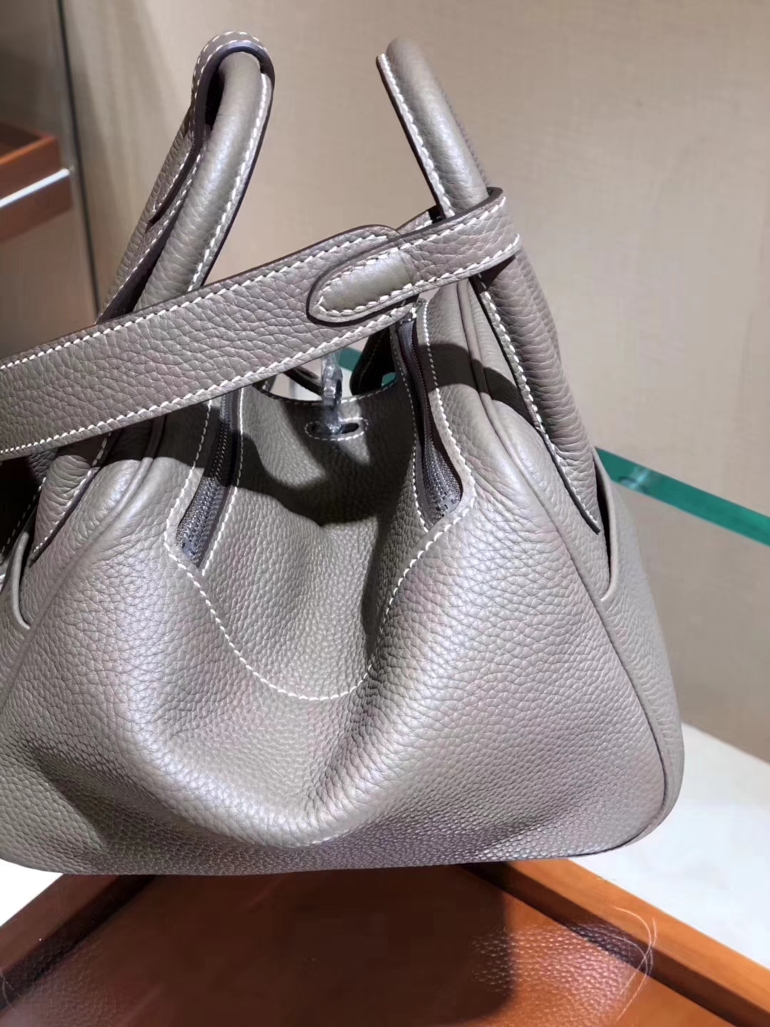 HERMES 爱马仕 Lindy Clemence皮 20cm 大象灰