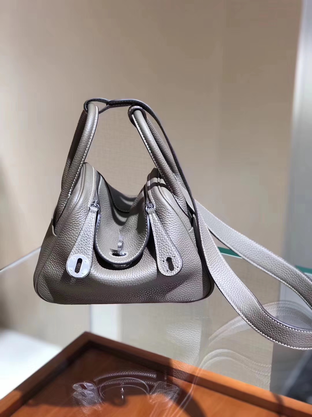 HERMES 爱马仕 Lindy Clemence皮 20cm 大象灰