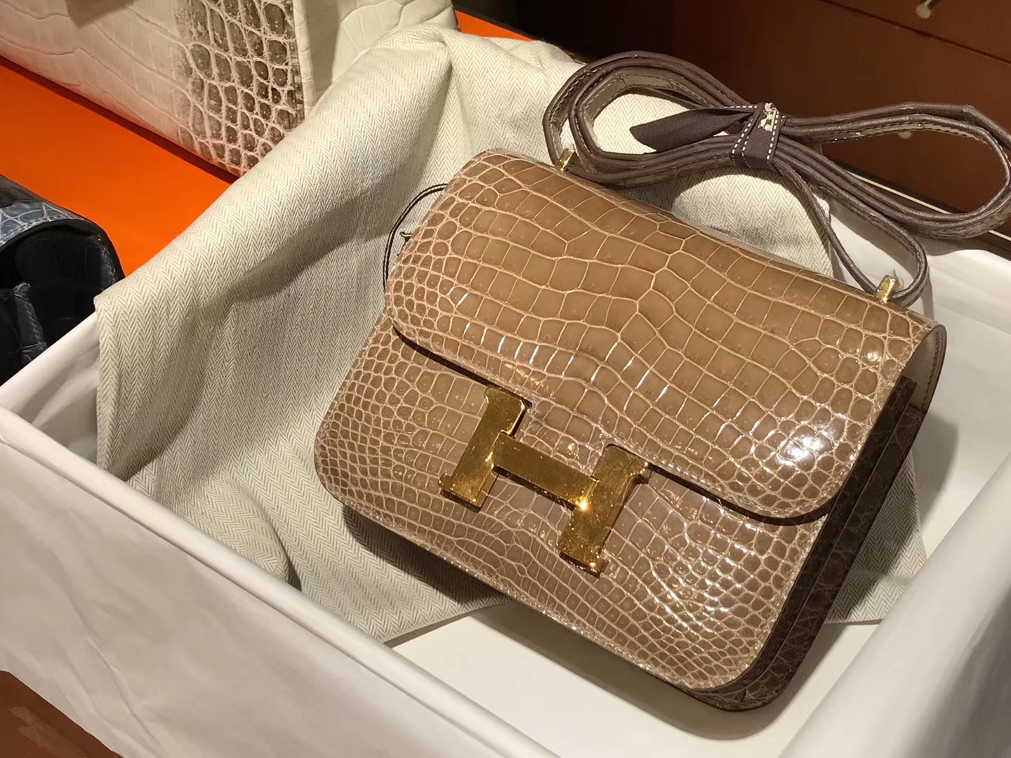 爱马仕 HERMES 空姐包 Constanc 19/23cm 杏色 鳄鱼皮 配全套专柜原包装