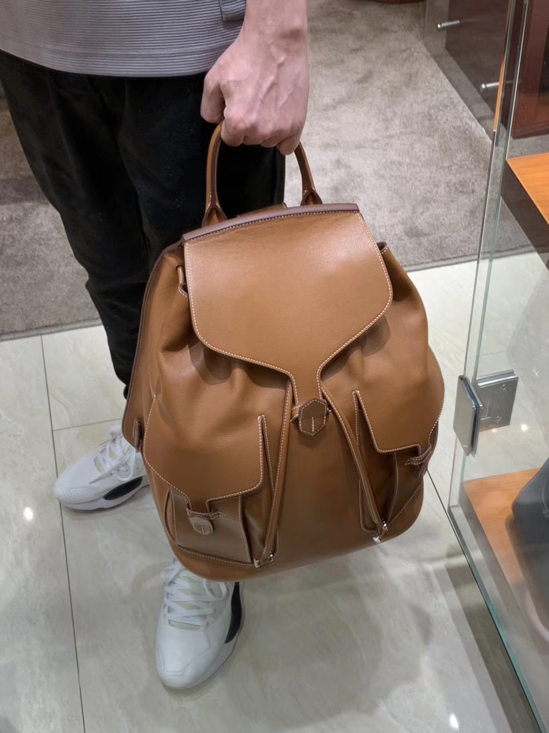 Hermes 双肩包 金棕 小号，22*30 大号，30*39