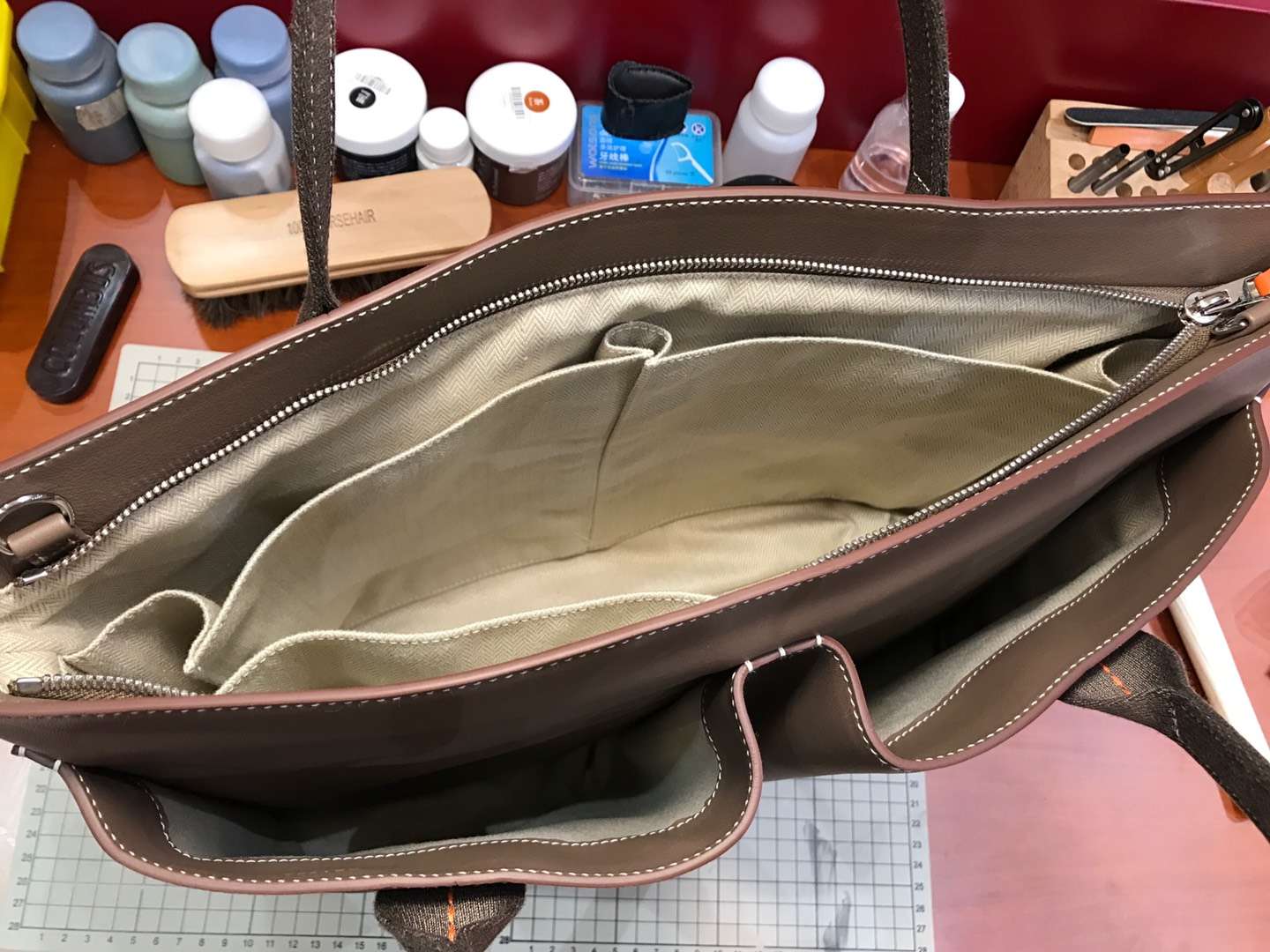 【男包】大篷车 有肩带（可手拿可斜挎） swift皮  现货  尺寸：38×32×12cm