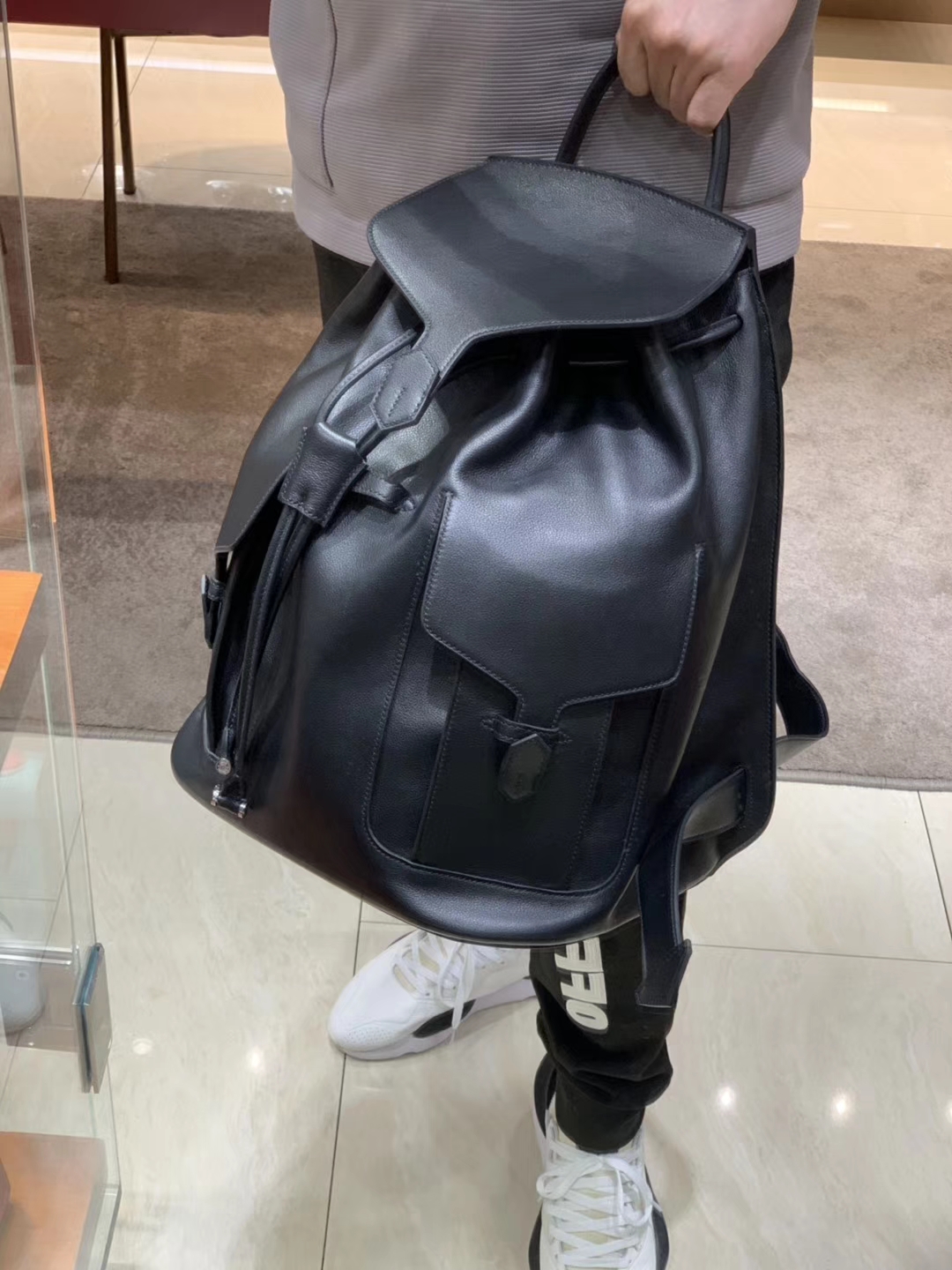 Hermes 双肩包 黑色 小号，22*30  大号，30*39