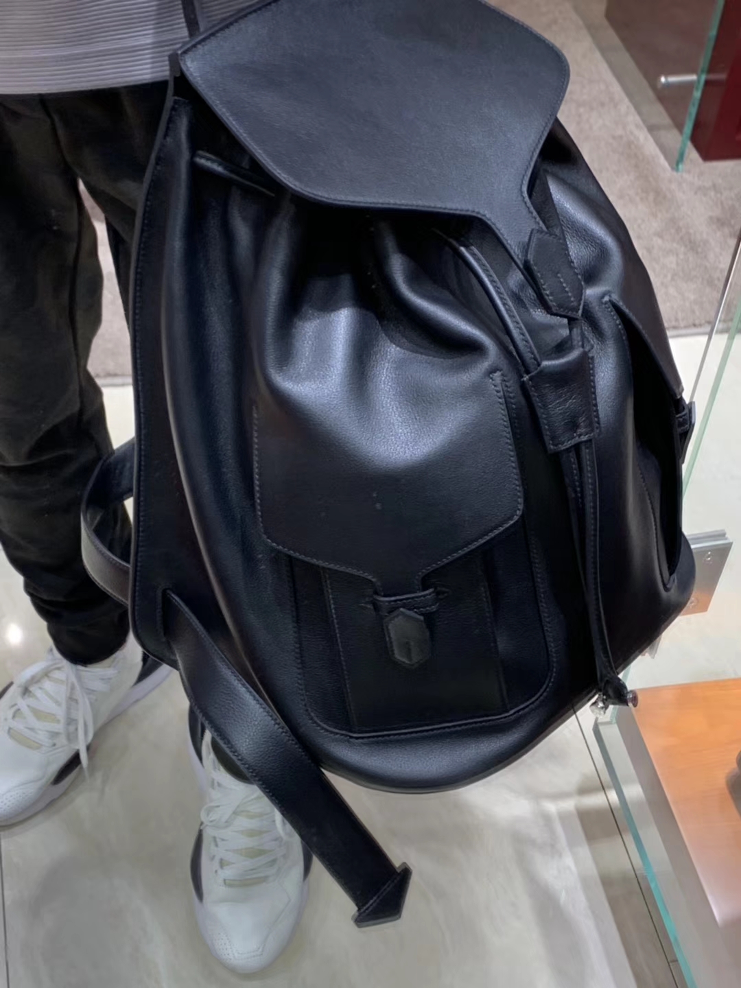 Hermes 双肩包 黑色 小号，22*30  大号，30*39