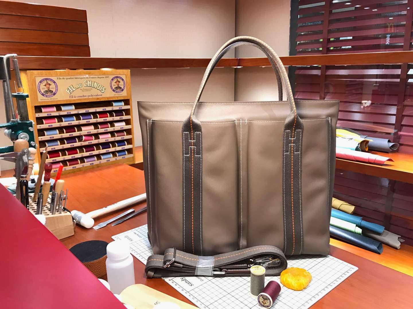 【男包】大篷车 有肩带（可手拿可斜挎） swift皮  现货  尺寸：38×32×12cm