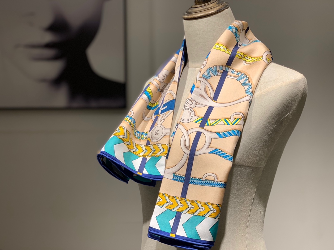 H 方巾《全副马具》粉色 90×90cm  100%斜纹桑蚕丝 姆米数足  套色一级
