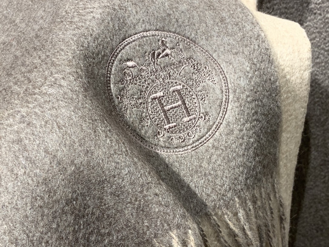 强推款  镇店之宝  原单品质  送礼首选  H家  素色双面羊绒大披肩 5A级纯羊绒  70*200cm