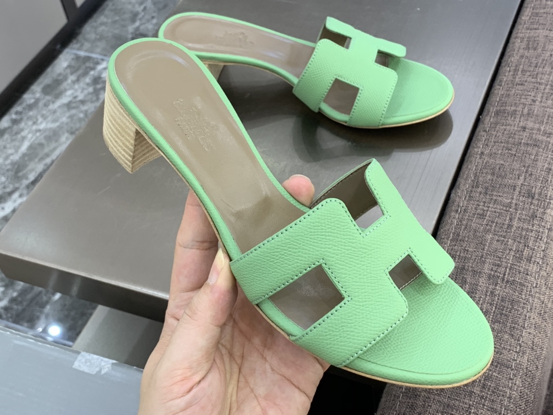 牛油果色 HERMES 掌纹拖鞋 平底 中跟 爱马仕香港官网