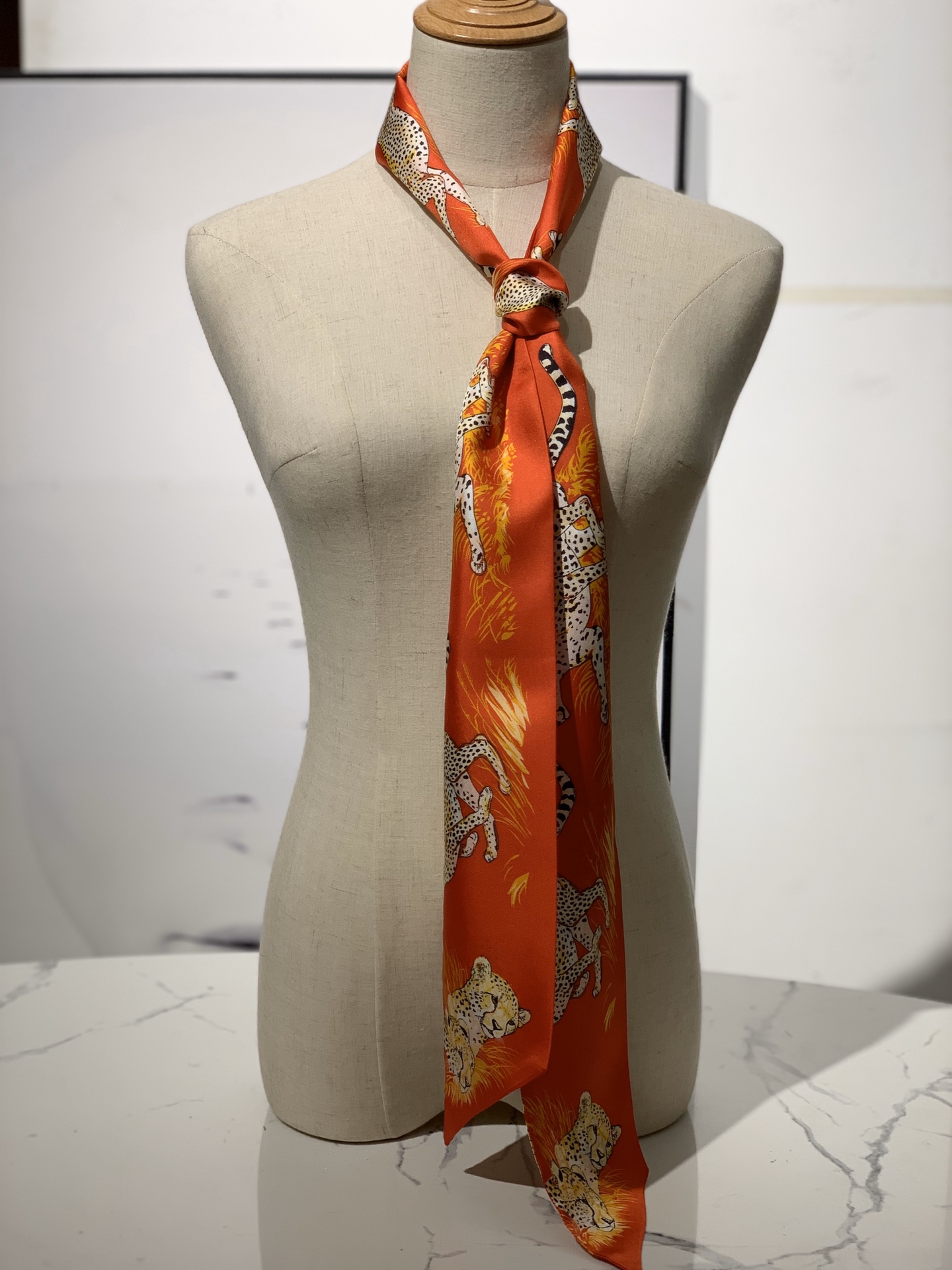 新款 《猎豹》Maxi twitty 红色 专柜新尺寸 超级百搭实用 10*180cm 100%斜纹真丝