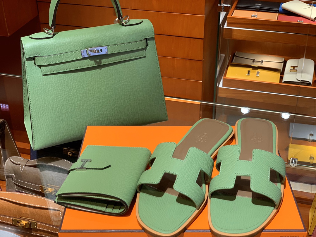 牛油果色 HERMES 掌纹拖鞋 平底 中跟 爱马仕香港官网