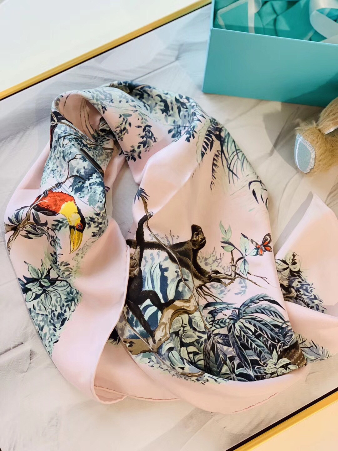 《赤道丛林》水洗方巾 粉色 蚕丝面料 90x90cm 适合任何不同风格的女性