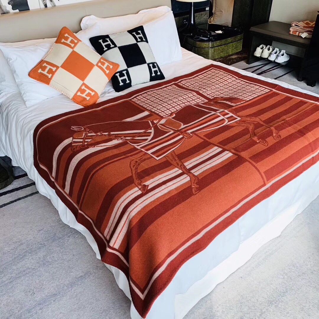 Hermes  《 新骏马披挂 》毛毯 140*180cm   90%羊毛10%羊绒 新款 独家放送 红色