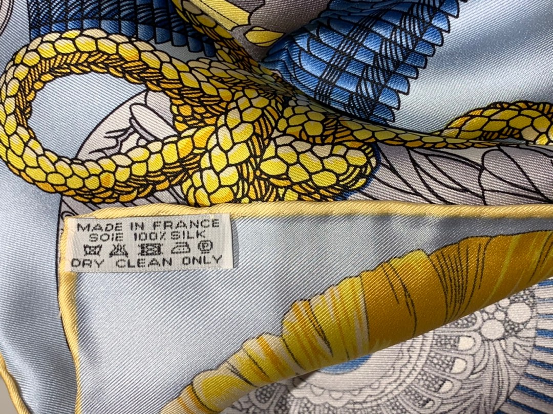 HMS 真丝方巾 《武士的服饰》黄色 足足18姆米 100%斜纹真丝 90*90cm 原版包装