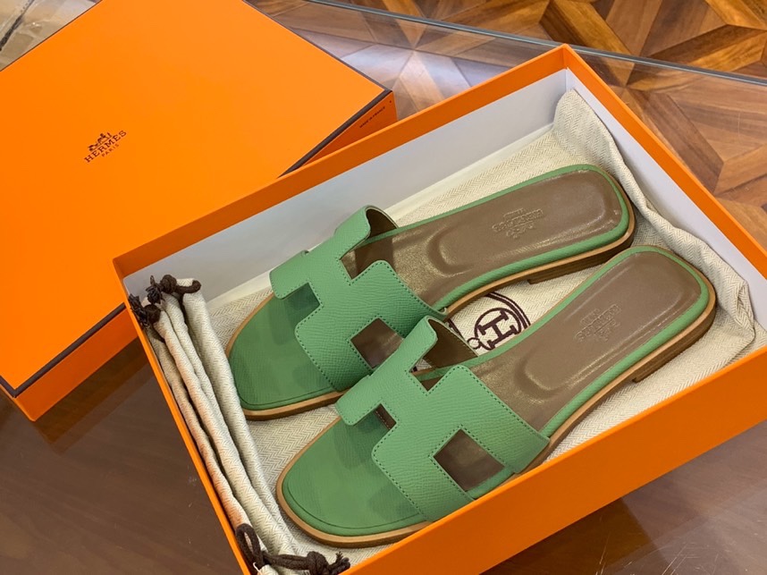 牛油果色 HERMES 掌纹拖鞋 平底 中跟 爱马仕香港官网