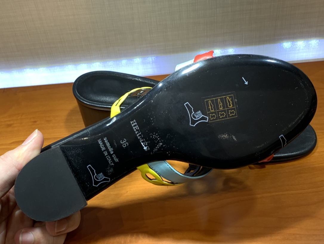 HMS 新款中跟Ajaccio凉鞋 彩色 码数:35~41 正常码数 码数不调换 Nappa皮革凉鞋