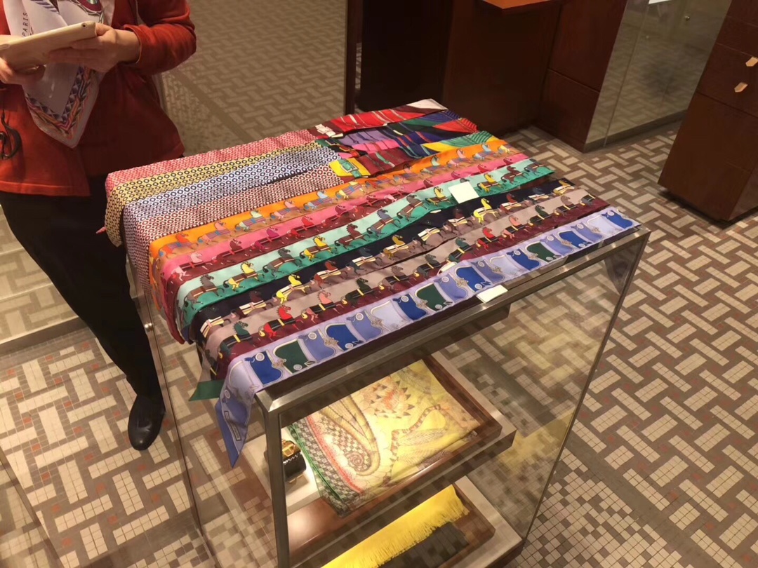HERMES丝巾批发 爱马仕真丝丝巾 