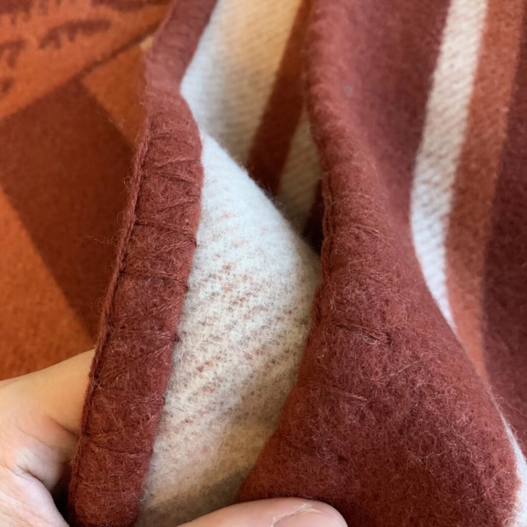 Hermes  《 新骏马披挂 》毛毯 140*180cm   90%羊毛10%羊绒 新款 独家放送 红色