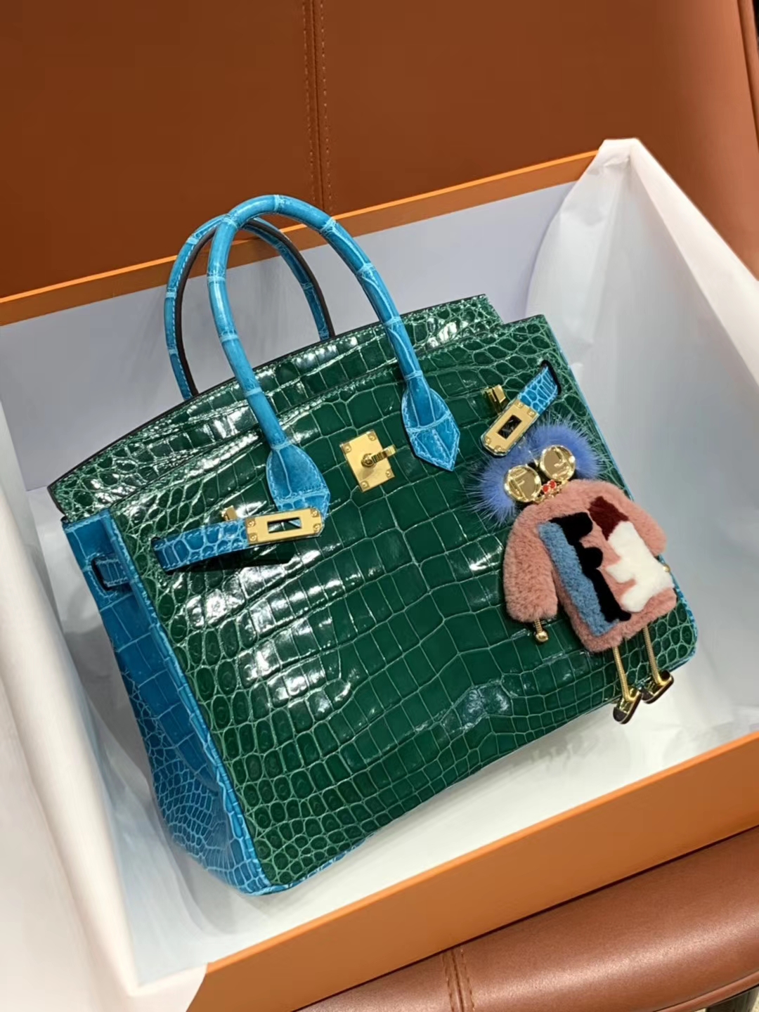 爱马仕包包价格 祖母绿拼婴儿蓝 鳄鱼皮 金扣 纹路清晰 手感超级好 完胜正品 Birkin 25/30