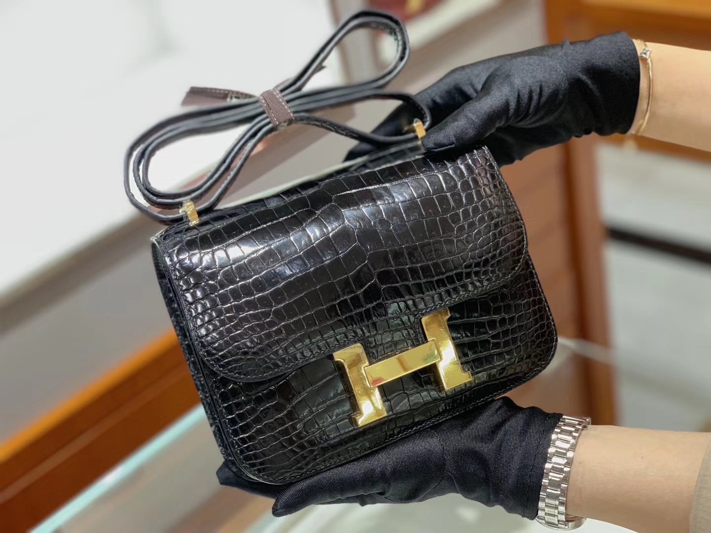 爱马仕香港官网 HERMES Constance 18cm 高光 黑金