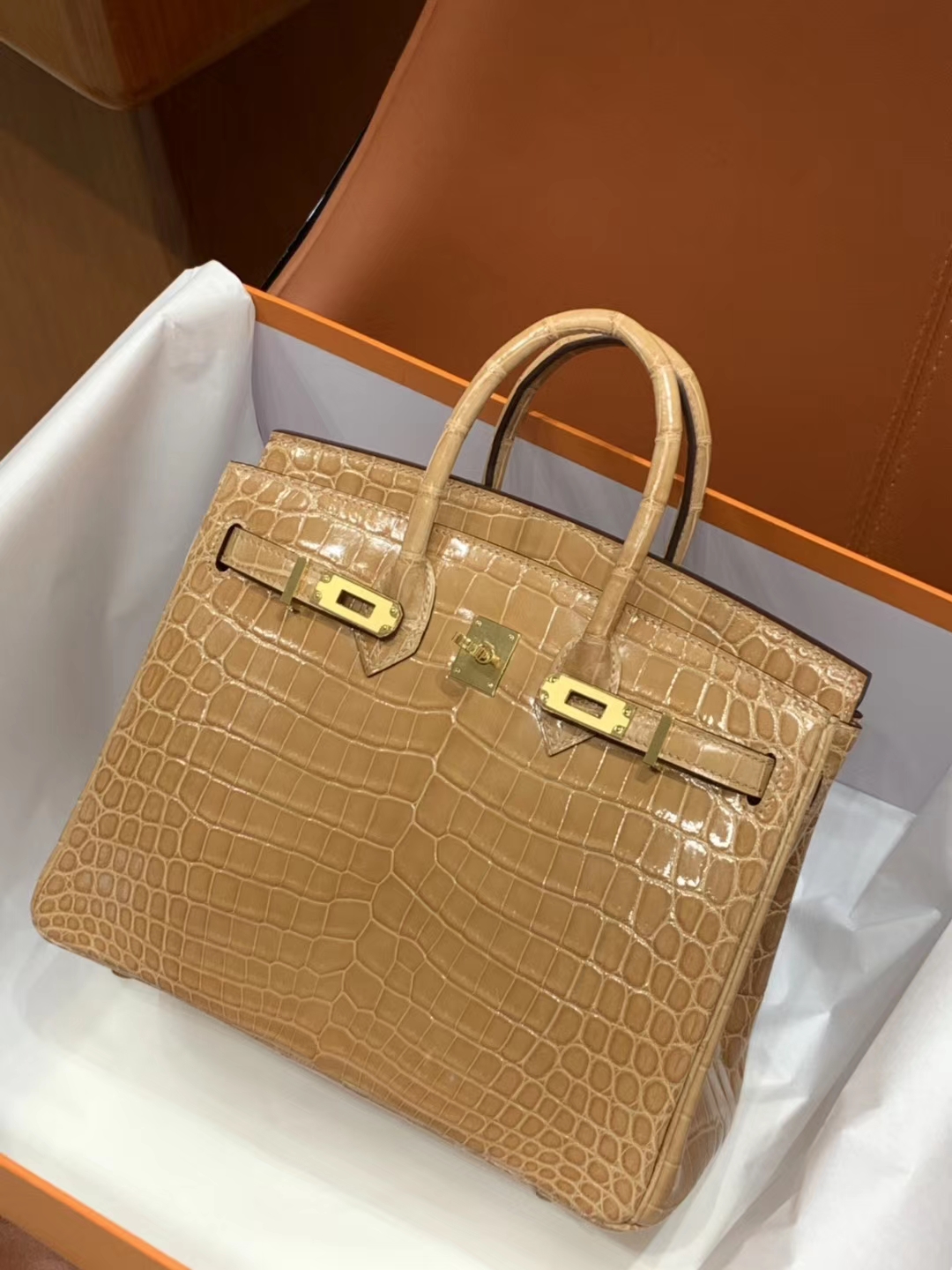 爱马仕包包价格 杏色 鳄鱼皮 金扣 纹路清晰 手感超级好 完胜正品 Birkin 25/30