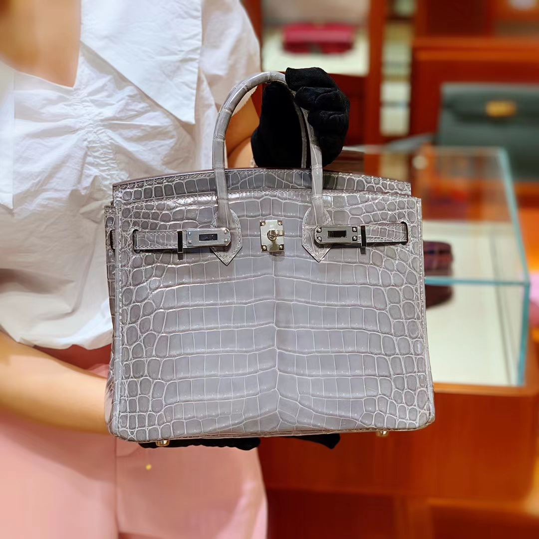 爱马仕包包价格 浅灰 鳄鱼皮 金扣 纹路清晰 手感超级好 完胜正品 Birkin 25/30