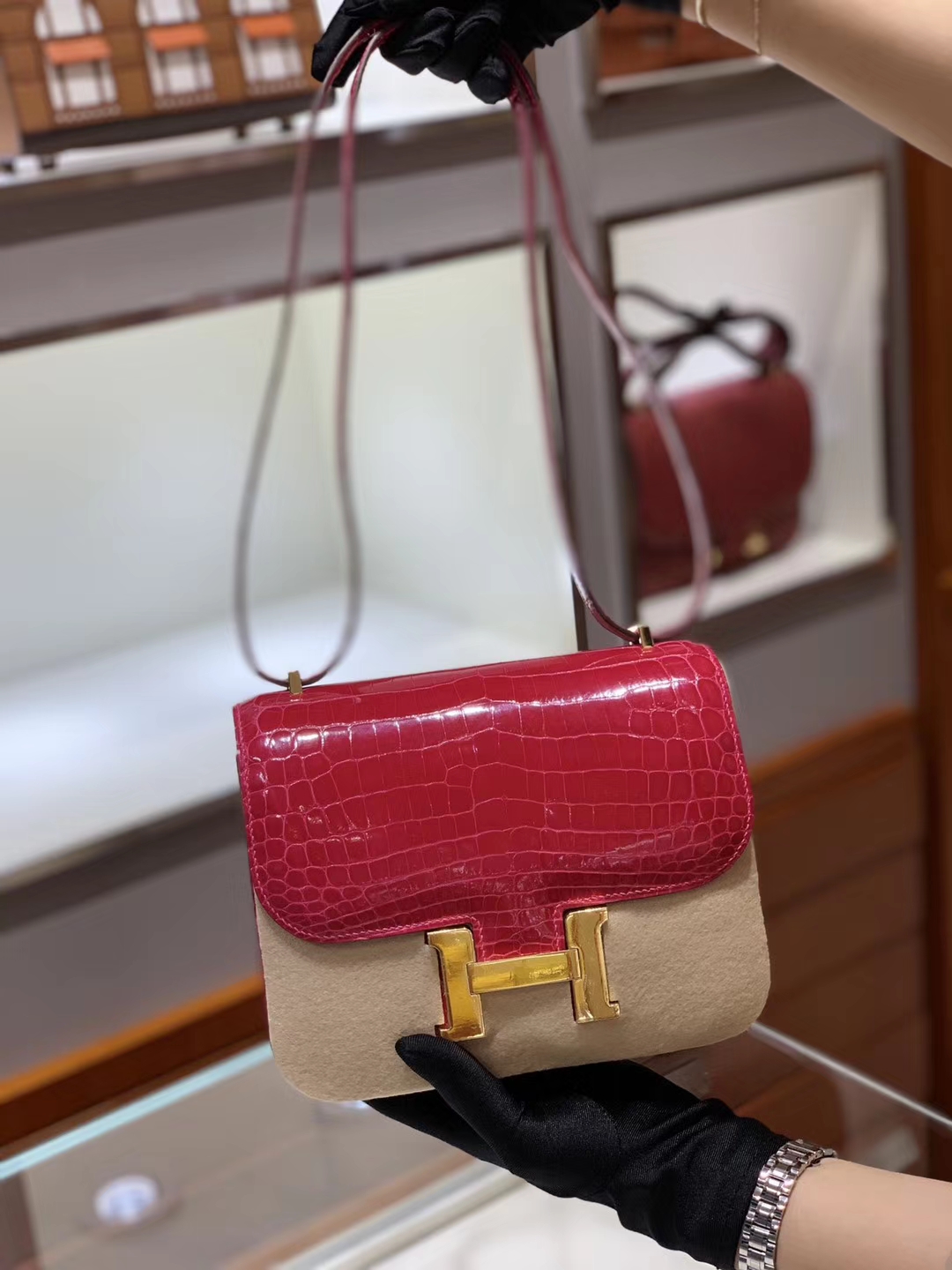 爱马仕香港官网 HERMES Constance 18cm 高光 天方夜谭紫 金扣