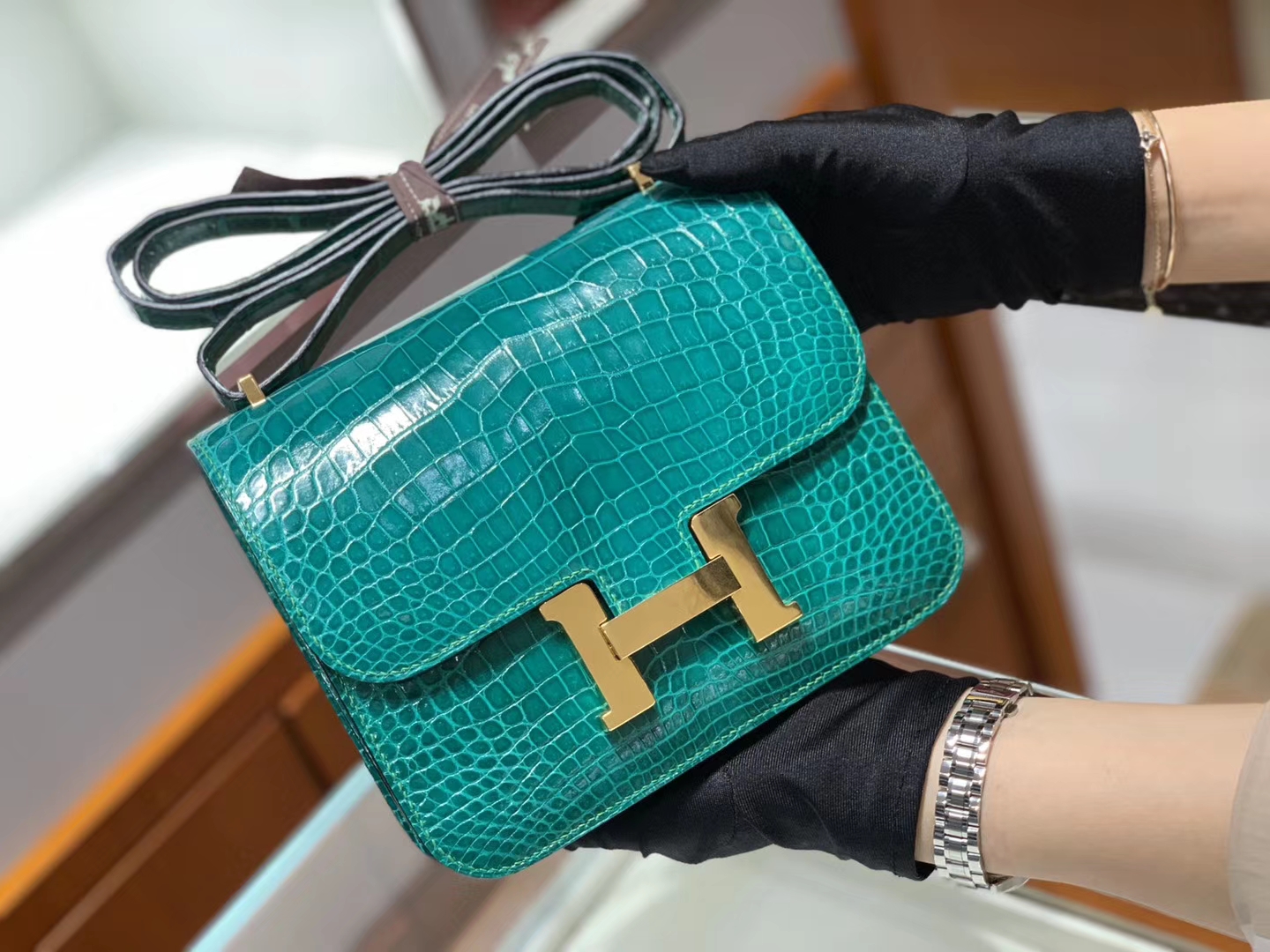 爱马仕香港官网 HERMES Constance 18cm 高光 翡翠绿 金扣