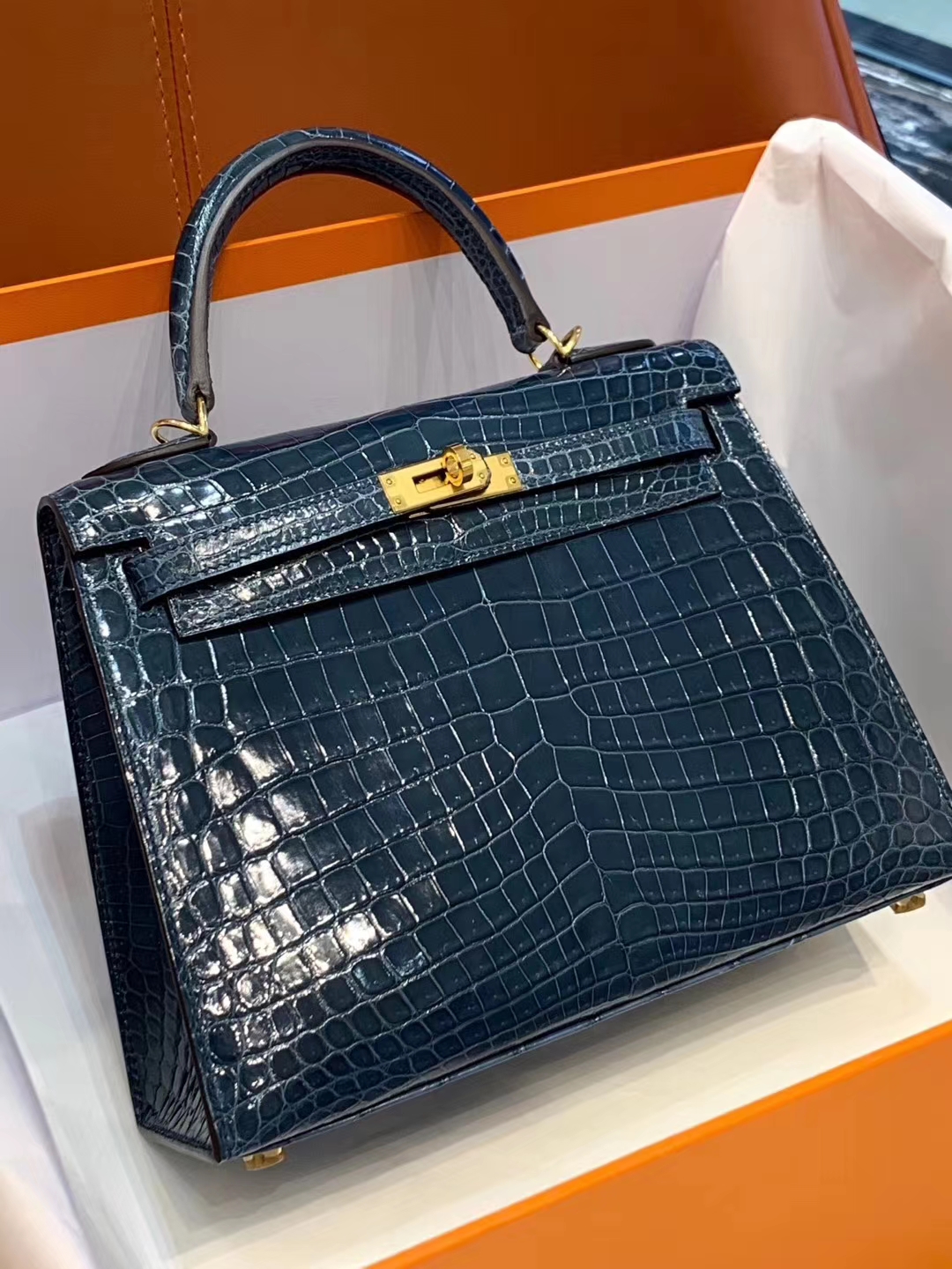 爱马仕香港官网 鳄鱼皮 金银扣 纹路清晰 手感超级好 完胜正品 Kelly28CM 风暴蓝