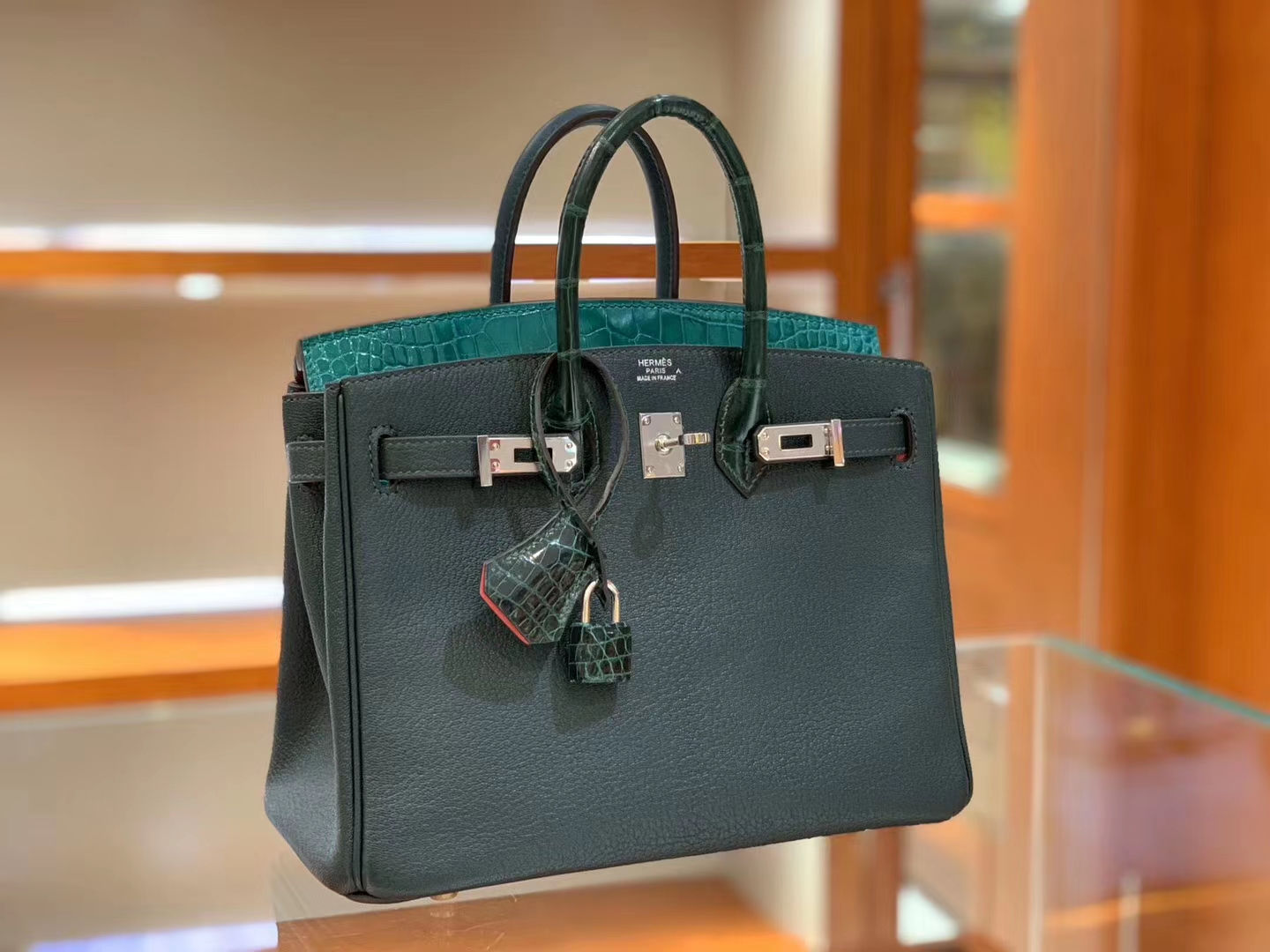 爱马仕女包多少钱 Birkin Touch 山羊皮配鳄鱼翡翠绿 25cm 现货一枚