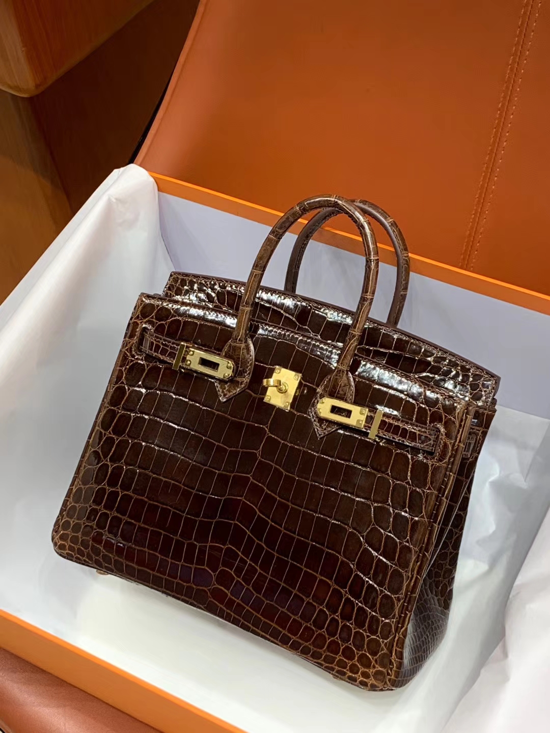 爱马仕包包价格 巧克力棕 鳄鱼皮 金扣 纹路清晰 手感超级好 完胜正品 Birkin 25/30